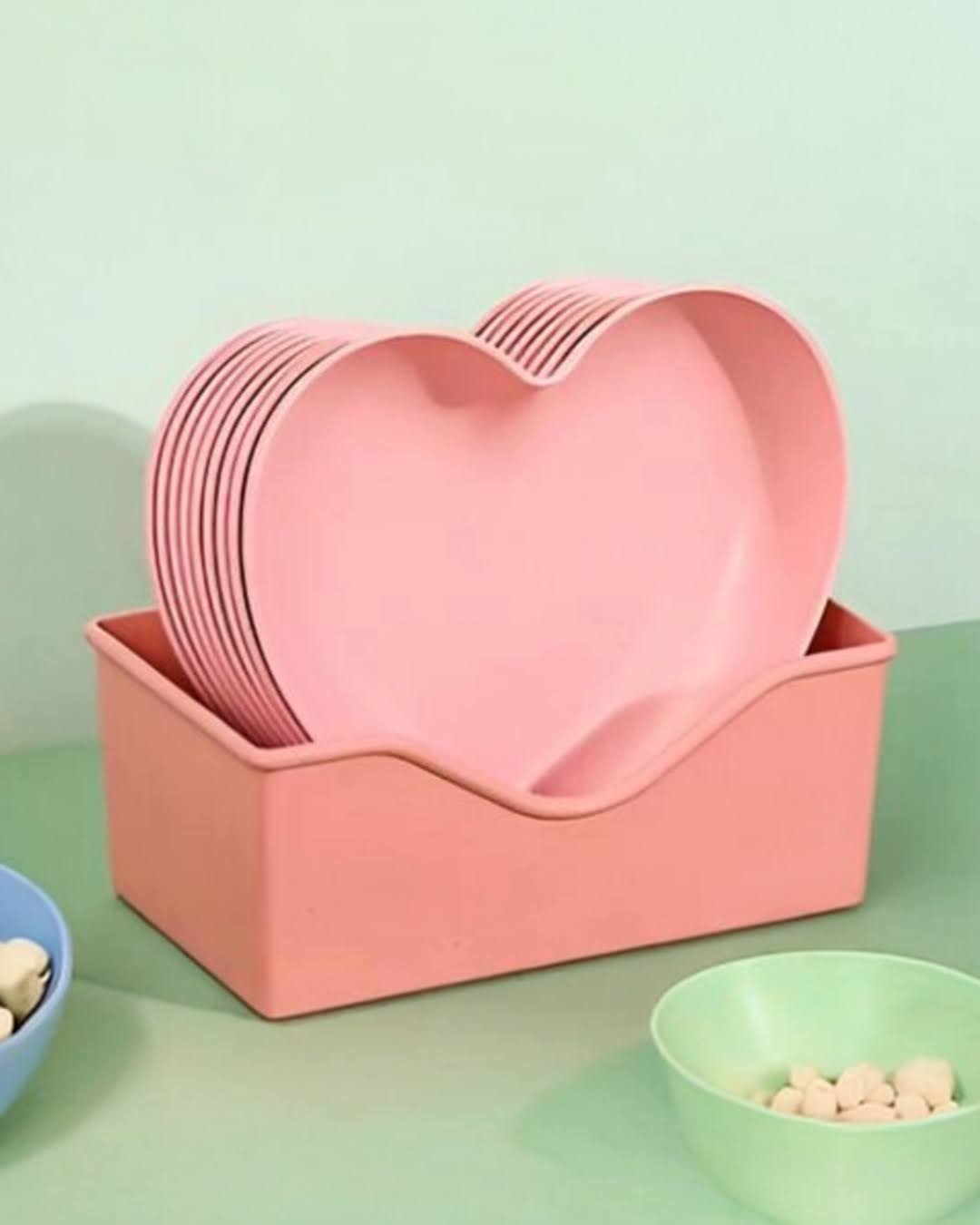 pink heart shape plastic snack and dessert dish set for kids with holder