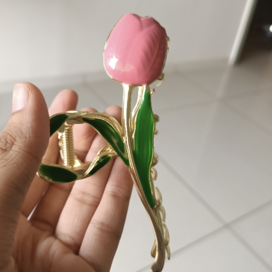 Cute Flower Hair Claw Clip for Women – Tulip Metal Hair Accessory
