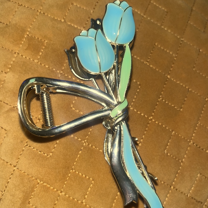 Tulip Hair Claw Clip for Women – Strong Hold Hair Accessory