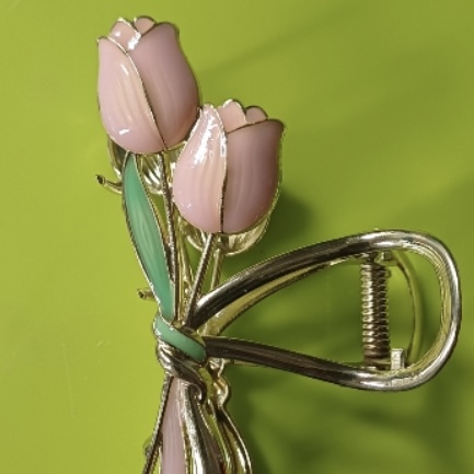 Tulip Hair Claw Clip for Women – Strong Hold Hair Accessory