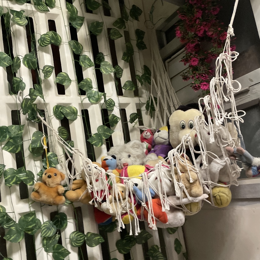 Macrame Toy Hammock – Boho Wall Storage for Plush Toys