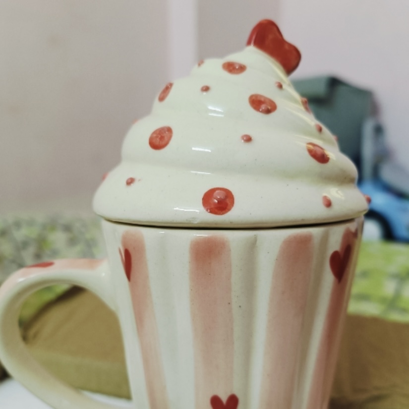 Cute Heart Design Ceramic Coffee Mug with Lid (Red)