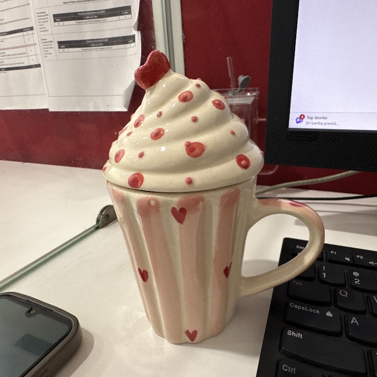 Cute Heart Design Ceramic Coffee Mug with Lid (Red)