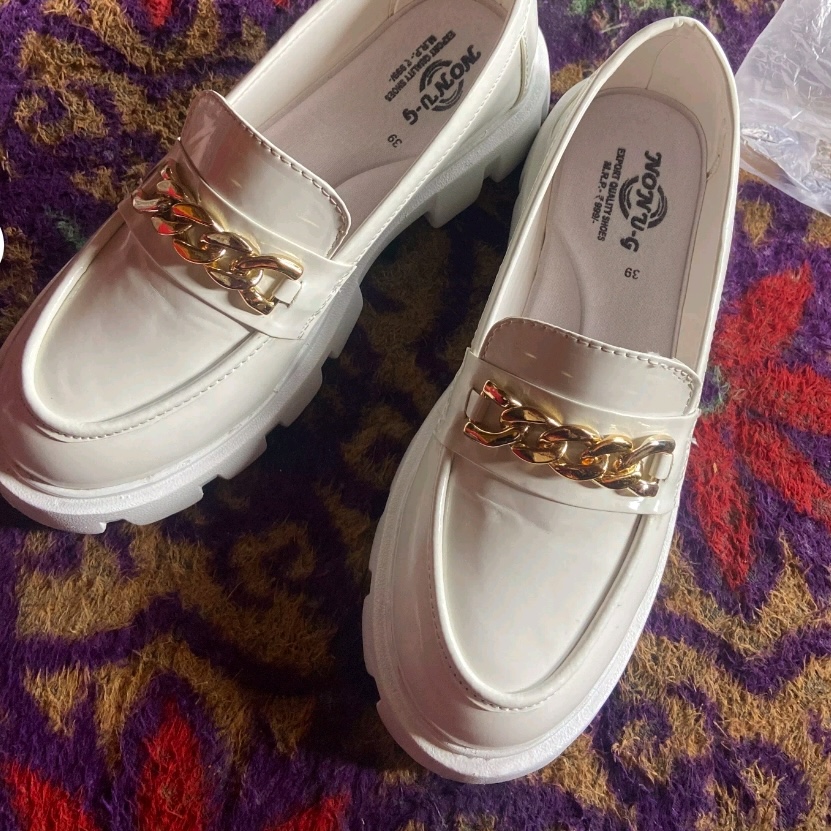 White Chunky Loafers for Women – Korean Style Chain Slip-On Shoes